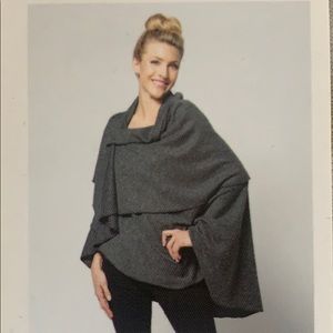 NWT Studio Demdaco City Wrap